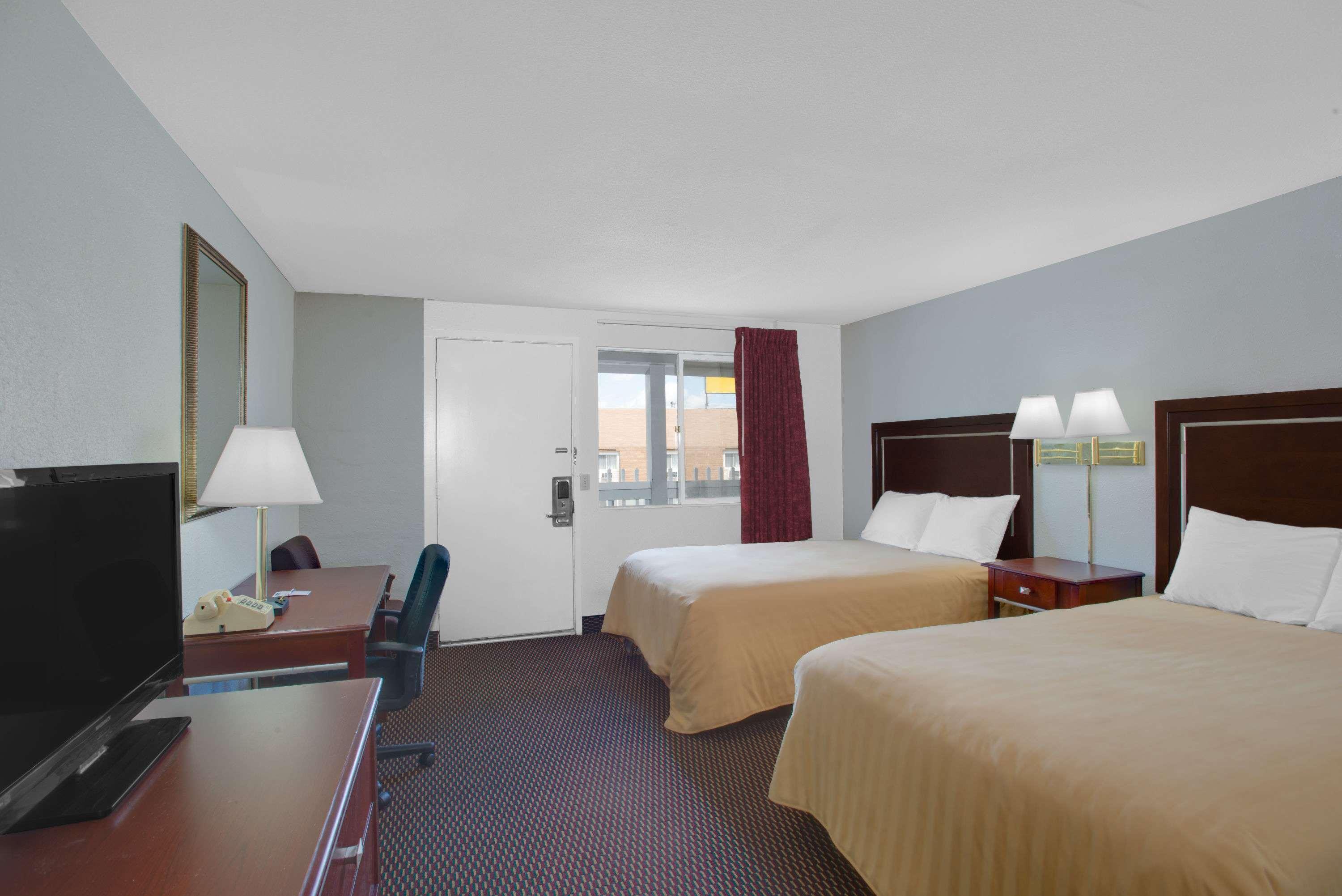 Queen City Inn Bangor Exterior foto